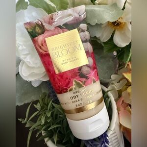 🆕💐 BATH & BODY WORKS “BRIGHTEST BLOOM” CREAMY BODY SCRUB. BRAND NEW FULL SIZE.